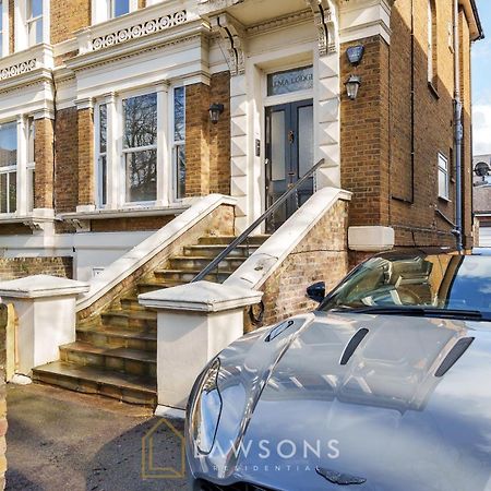 Loft Living By Lawsons With Parking Apartman Windsor Kültér fotó