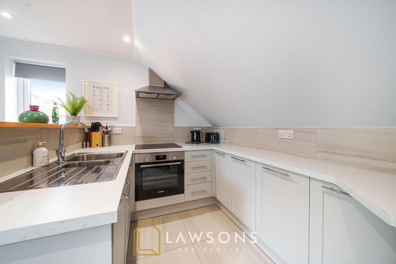 Loft Living By Lawsons With Parking Apartman Windsor Kültér fotó
