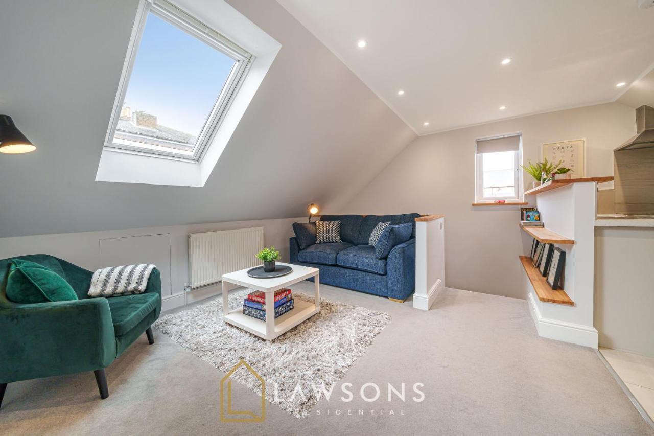 Loft Living By Lawsons With Parking Apartman Windsor Kültér fotó