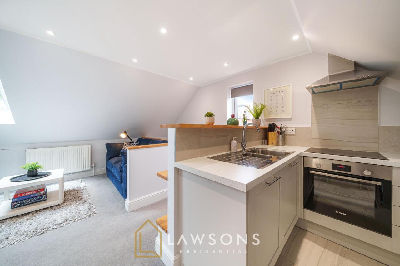 Loft Living By Lawsons With Parking Apartman Windsor Kültér fotó